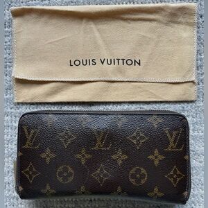 Authentic Louis Vuitton Zippy Wallet
